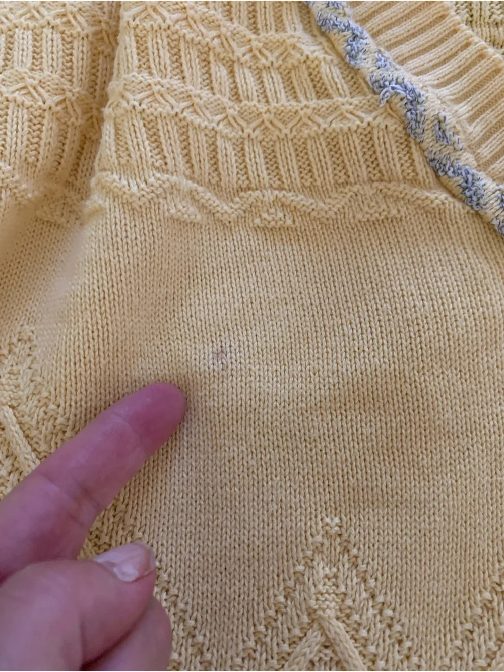 Light butter Yellow V-Neck Knit Sweater Made In Italy G Cuppi Large